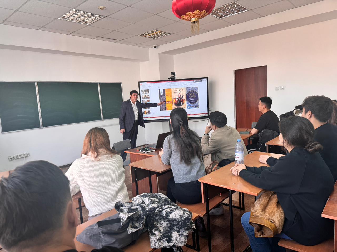 Қытайтану кафедрасының 1 курс студенттері көшбасшылық дәріс тыңдады